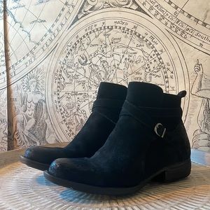 Born black distressed leather ankle boot bootie 7 1/2 black. Great condition!